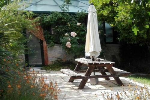 A Comfortable Rural Space In Beautiful Gardens