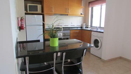 Apartamento T1 (2-4 Per.)com Piscina, Perto Da Praia