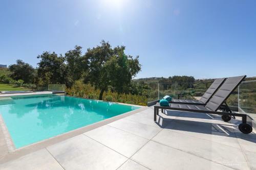 Elegant Villa With Infinity Pool & Hot Tub