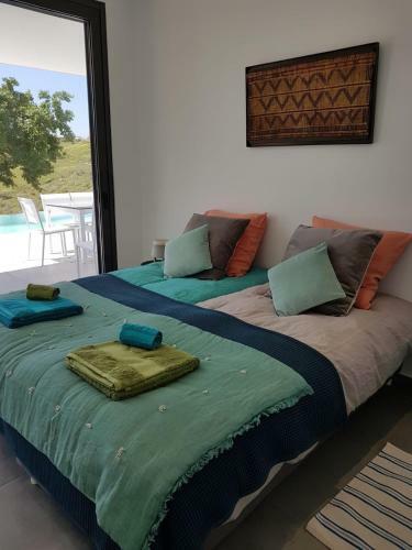Elegant Villa With Infinity Pool & Hot Tub