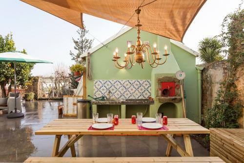 Hostal Vintage Balcony Guesthouse
