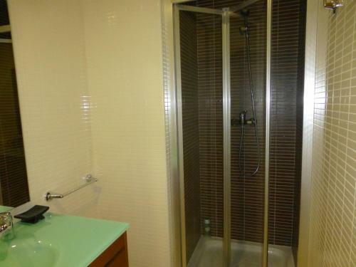 Algarve, T2 Apartment With Pool In Olh�o