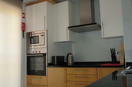 Algarve, T2 Apartment With Pool In Olh�o