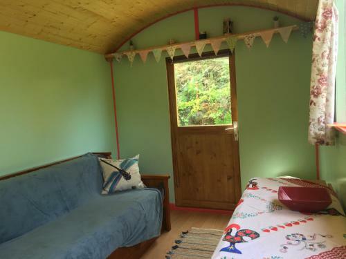 Gypsy Caravan - Shepherds Hut, Off Grid, River Views