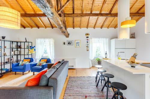 Hostal Home, By Julieta