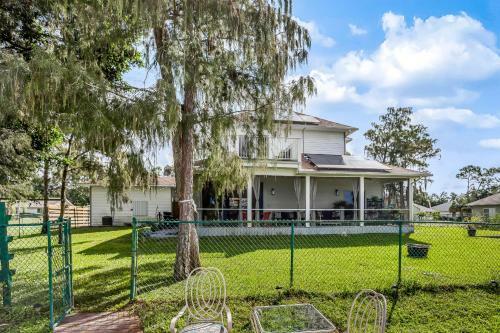 Bonita's Sunny Lakeside Retreat