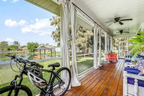 Bonita's Sunny Lakeside Retreat