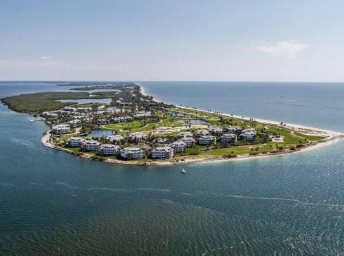 Gorgeous End Condo In South Seas Resort, Air Ionization System & Free Bikes