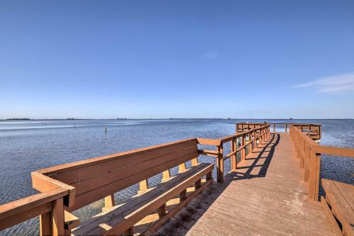 Cozy Crystal Beach Cottage Walk To Shoreline