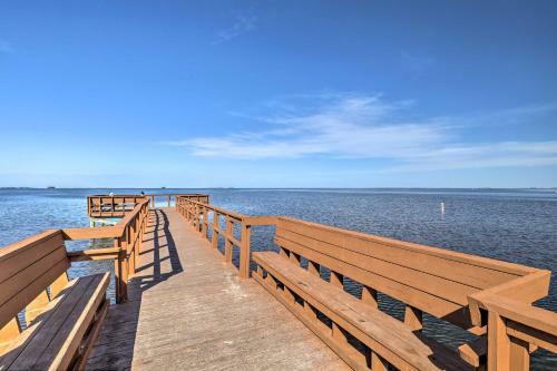 Cozy Crystal Beach Cottage Walk To Shoreline