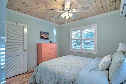Crystal Beach Hideaway - Steps To The Sand!