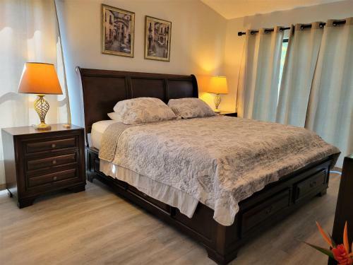 Beautiful Townhouse Easy Access To Everything.