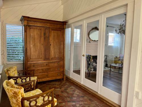Dania's Cottage At Dania Beach