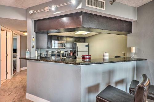 Apartamento Sleek Beachfront Getaway With Community Perks!