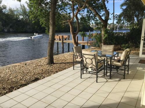 Intracoastal Waterfront Bungalo
