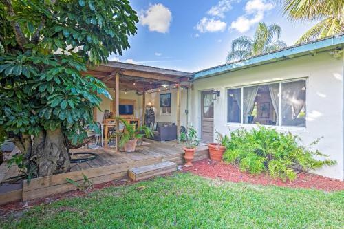 Boho Chic Home With Outdoor Oasis - Near Beach!
