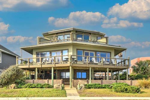 Chic Home Ocean Views, Hot Tub And Game Room!