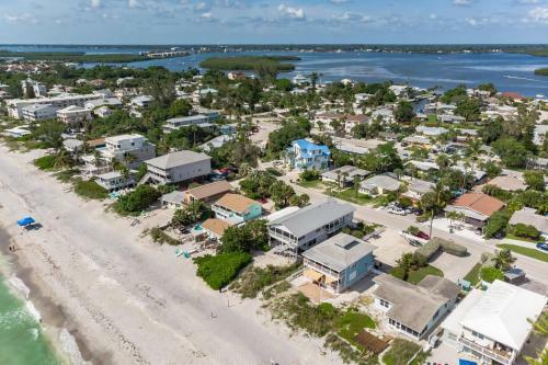 Apartamento Sunset Views + Steps From The Beach Duplex