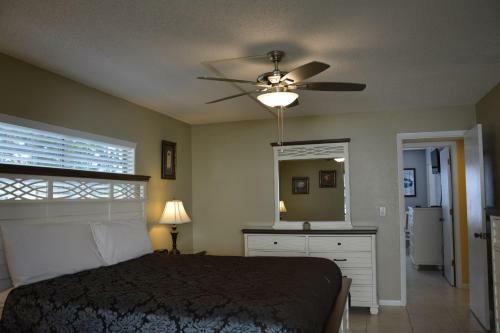 Immaculate Englewood Condo 1st Flr