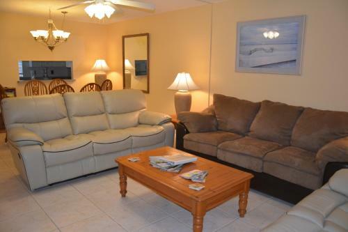 Immaculate Englewood Condo 1st Flr