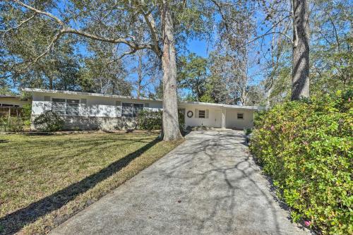 Sunny Gainesville Home Fenced Yard, Fire Pit