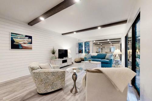 2103 Beach Wood