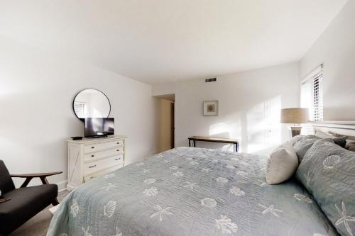 2103 Beach Wood