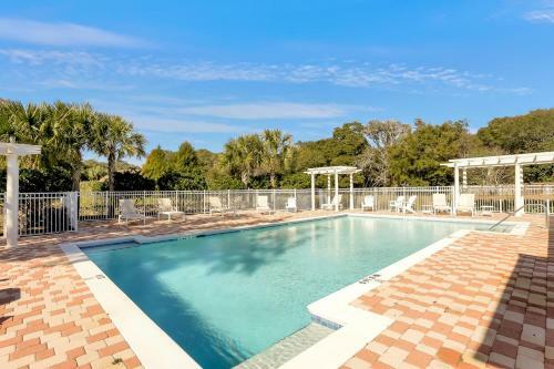 1704 Summerwoods