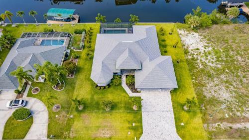 Waterfront Home With Golf Access & Heated Pool