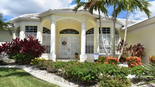 Villa Rosegarden - With A Perfect Water View