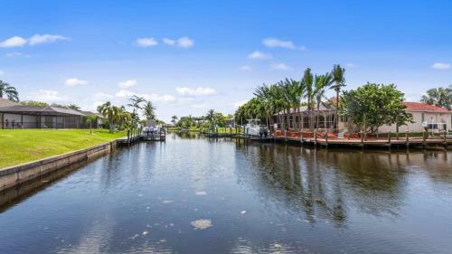 Sunset Palms Dockside Retreat