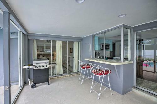 Cozy Home With Private Yard, 1 Block To Canal!