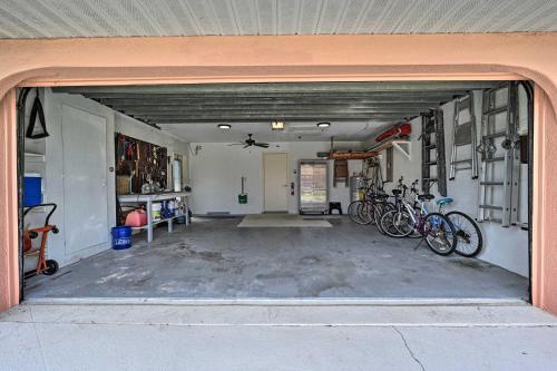 Canalfront Escape With Kayaks, 2 Mi To Beach!