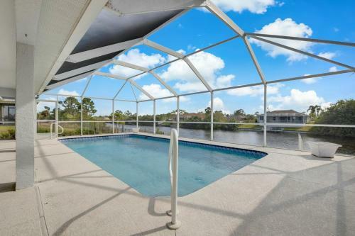 Waterfront Villa With Heated Pool - Villa Wine Down - Roelens Vacations