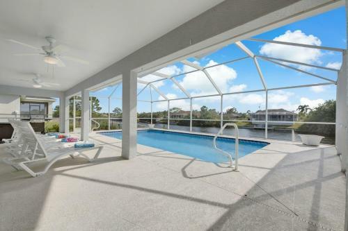 Waterfront Villa With Heated Pool - Villa Wine Down - Roelens Vacations