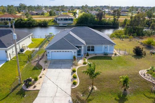 Waterfront Villa With Heated Pool - Villa Wine Down - Roelens Vacations