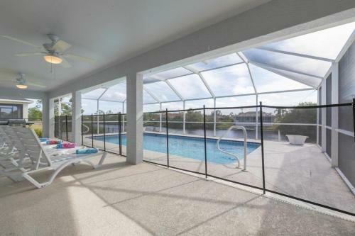 Waterfront Villa With Heated Pool - Villa Wine Down - Roelens Vacations