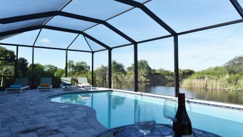 Villa Phoenix - Enjoy The Beautiful Sunset