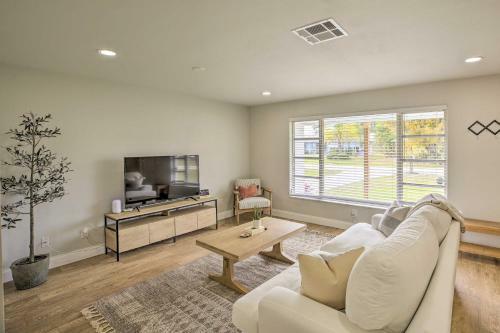 The Salty Flamingo Cape Coral Abode With Yard