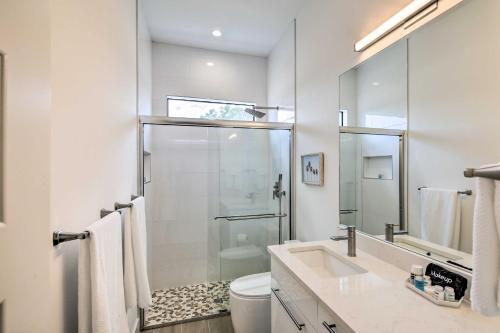 Canalfront Cape Coral Escape With Lanai And Pool!