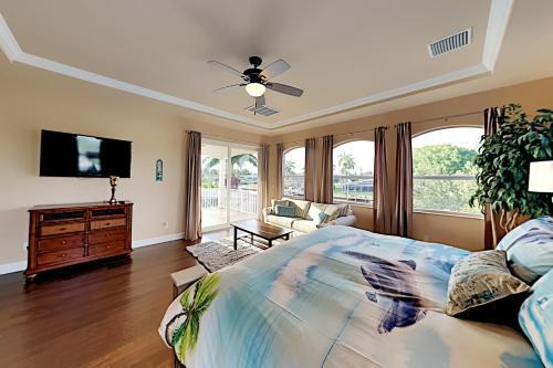 Palatial Waterfront Escape