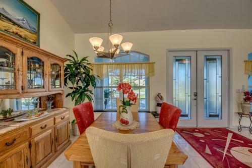 Lake Kennedy Front Villa