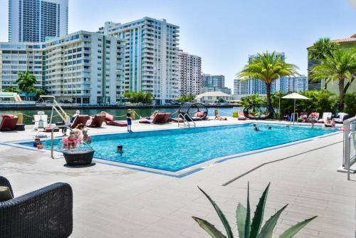 Apartamento Awesome 2br Apt At Beachwalk Resort With Pool 2503