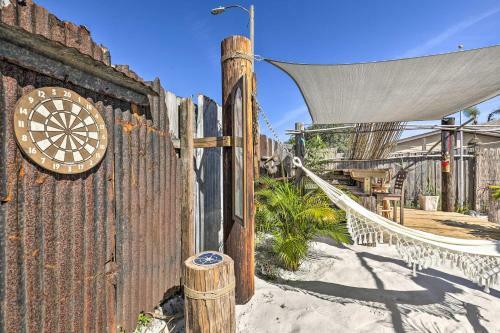 Sunny Haven With Private Tiki Bar - 6 Mi To Beach!