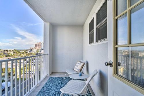 Apartamento Coastal Clearwater Condo Half Mile To Beach!