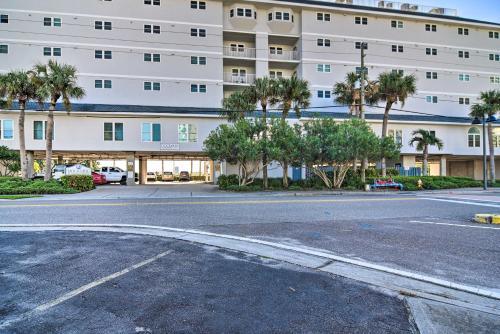 Apartamento Coastal Clearwater Condo Half Mile To Beach!