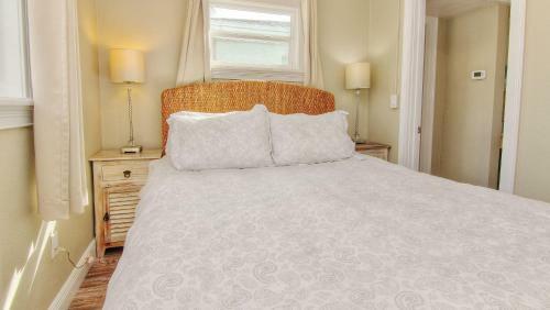 Bungalow Beach Place By Teeming Vacation Rentals