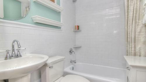 Bungalow Beach Place By Teeming Vacation Rentals