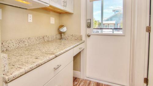 Bungalow Beach Place By Teeming Vacation Rentals