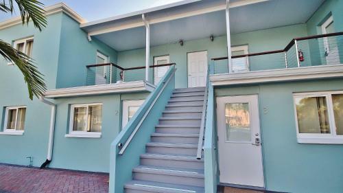 Bungalow Beach Place By Teeming Vacation Rentals